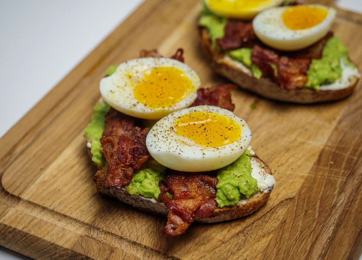 Avocado-bacon-egg toast