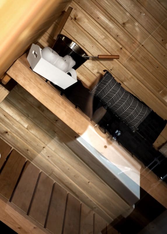 Eteinen, keittiö, makuuhuone ja wc