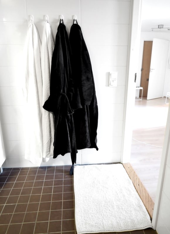 Eteinen, keittiö, makuuhuone ja wc