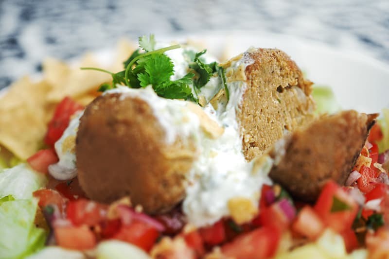 Falafel salaatti + ohje videolla
