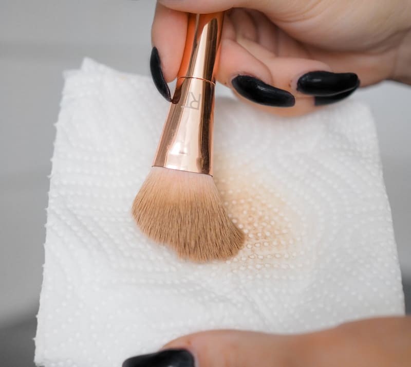 KK - Siveltimien pesu & meikkien säilytys