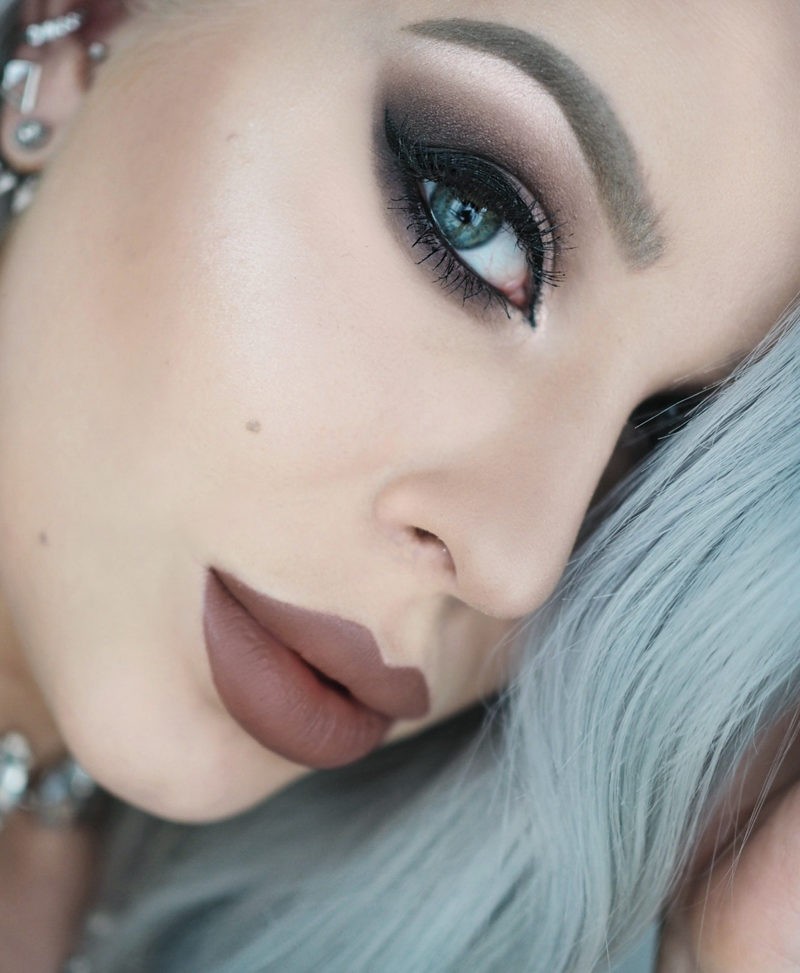 Koko päivän pysyvä meikkipohja ja smoky eye- tutoriaali