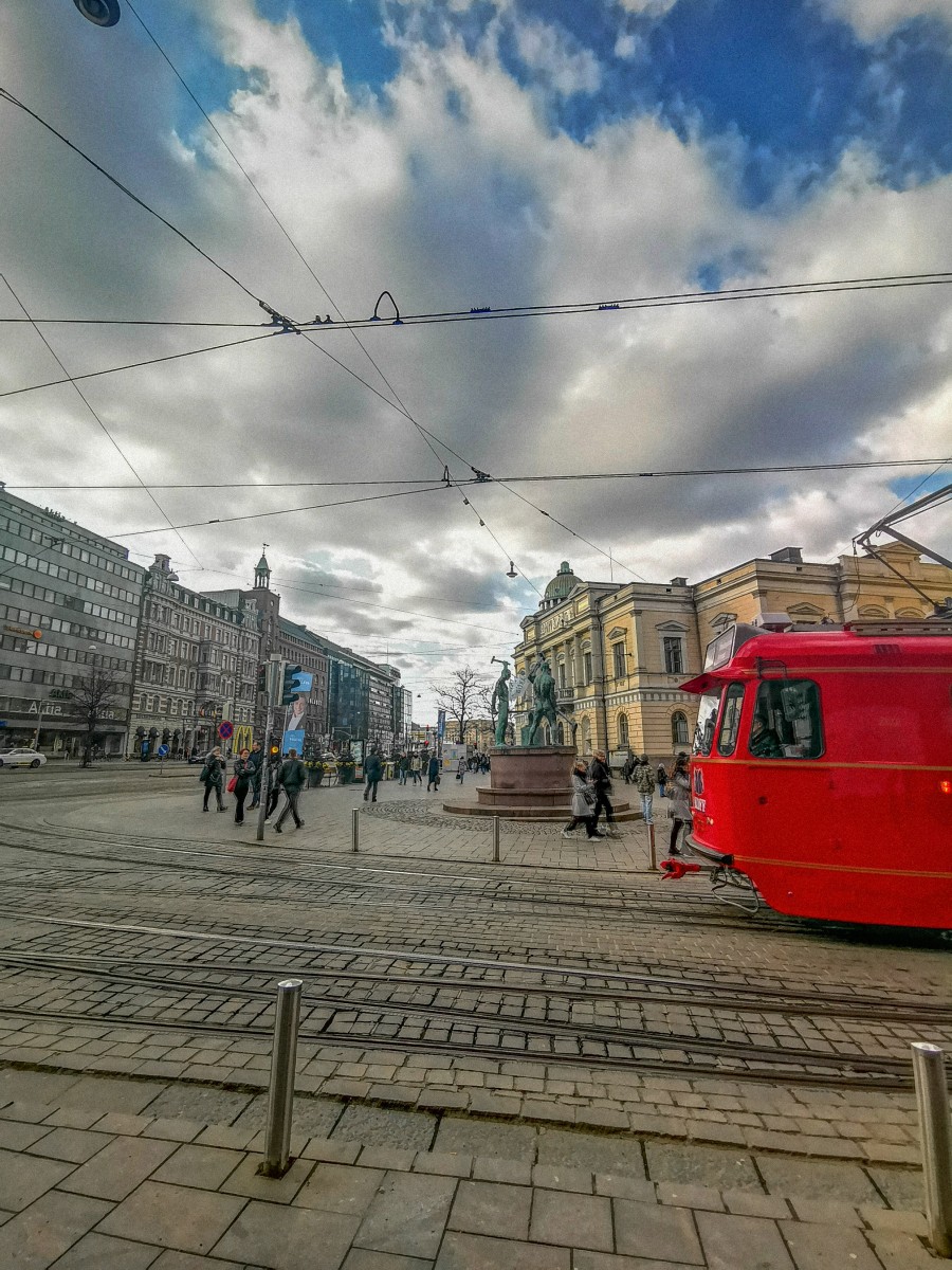päivä ennen myrskyä