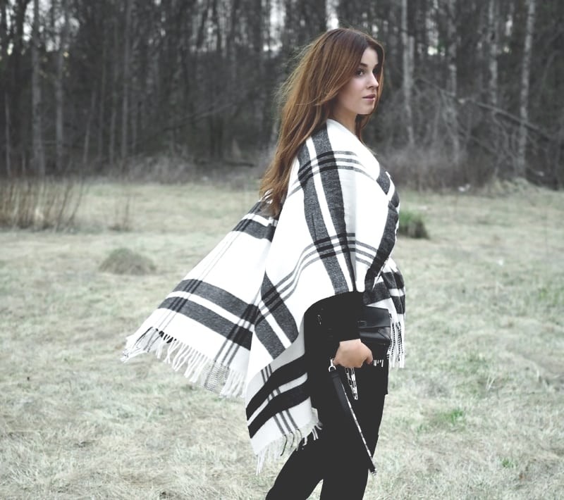 Poncho tyttö