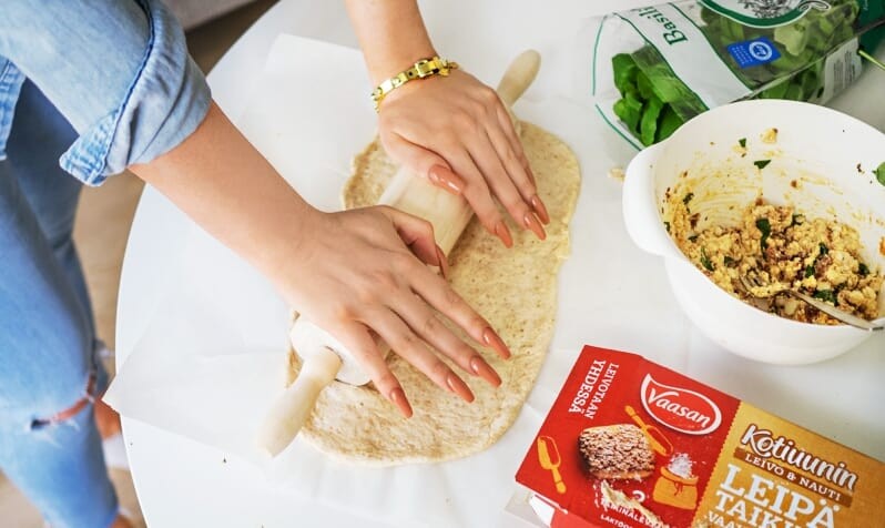 Täytetty solmuleipä