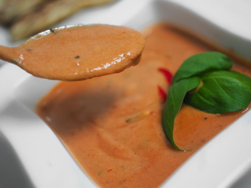 Tomaattikeitto ja naanleipä